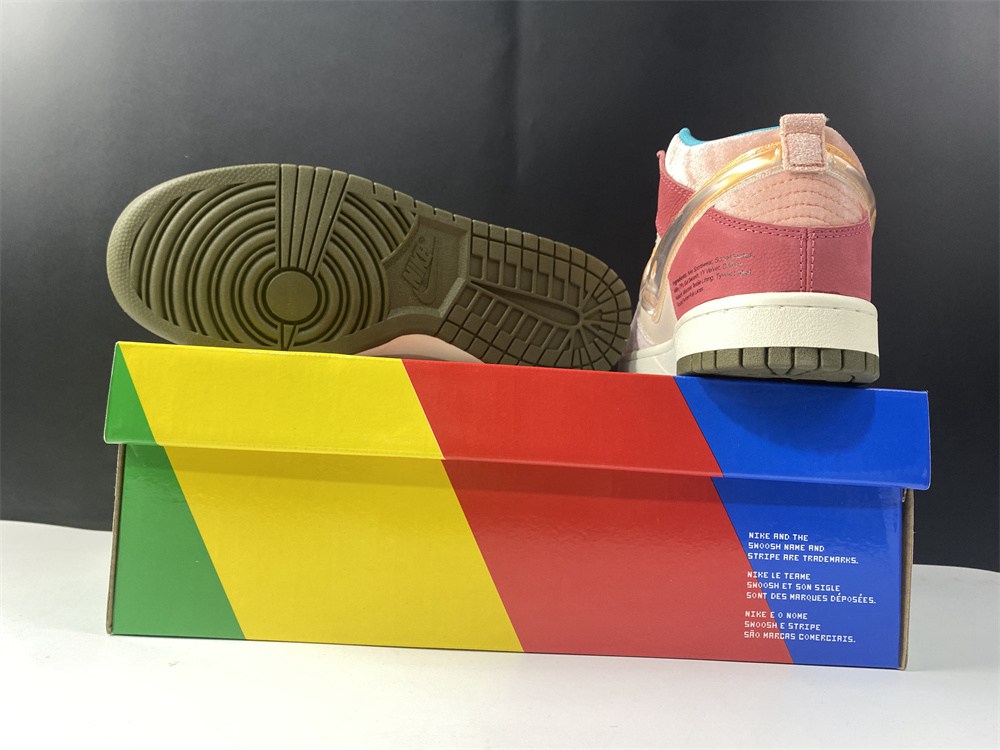 Social Status x Nk SB Dunk High Pro QS DJ1173-600